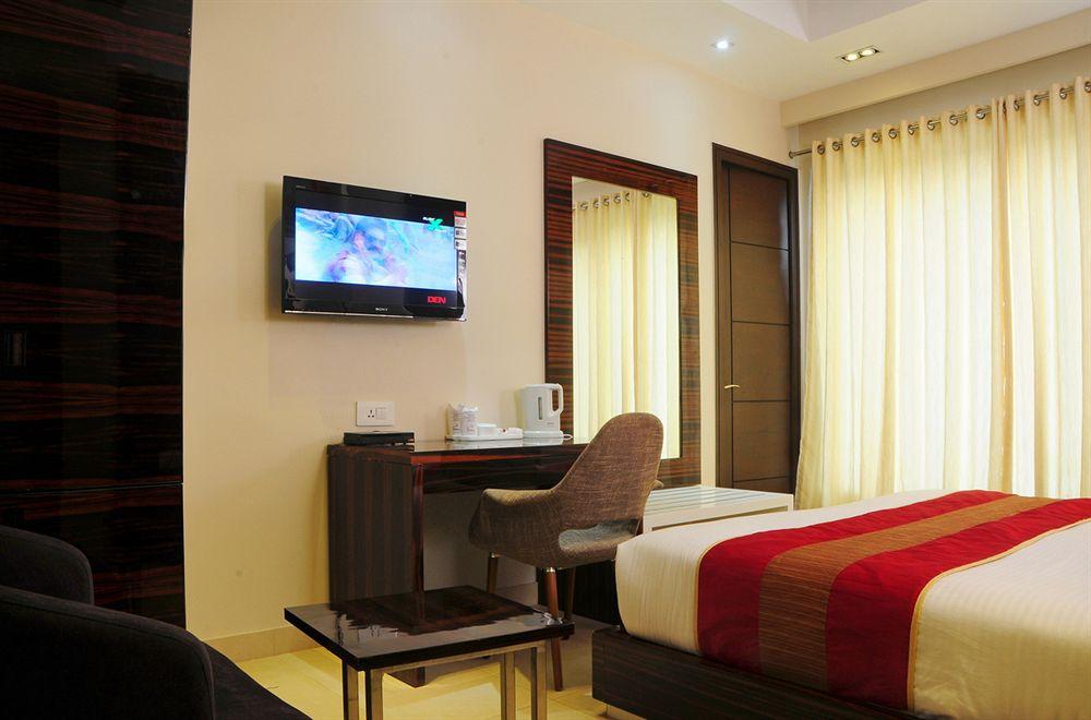 Hotel Gulnar New Delhi Exterior photo
