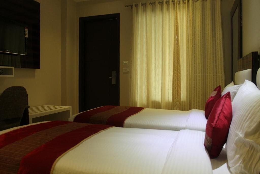 Hotel Gulnar New Delhi Room photo