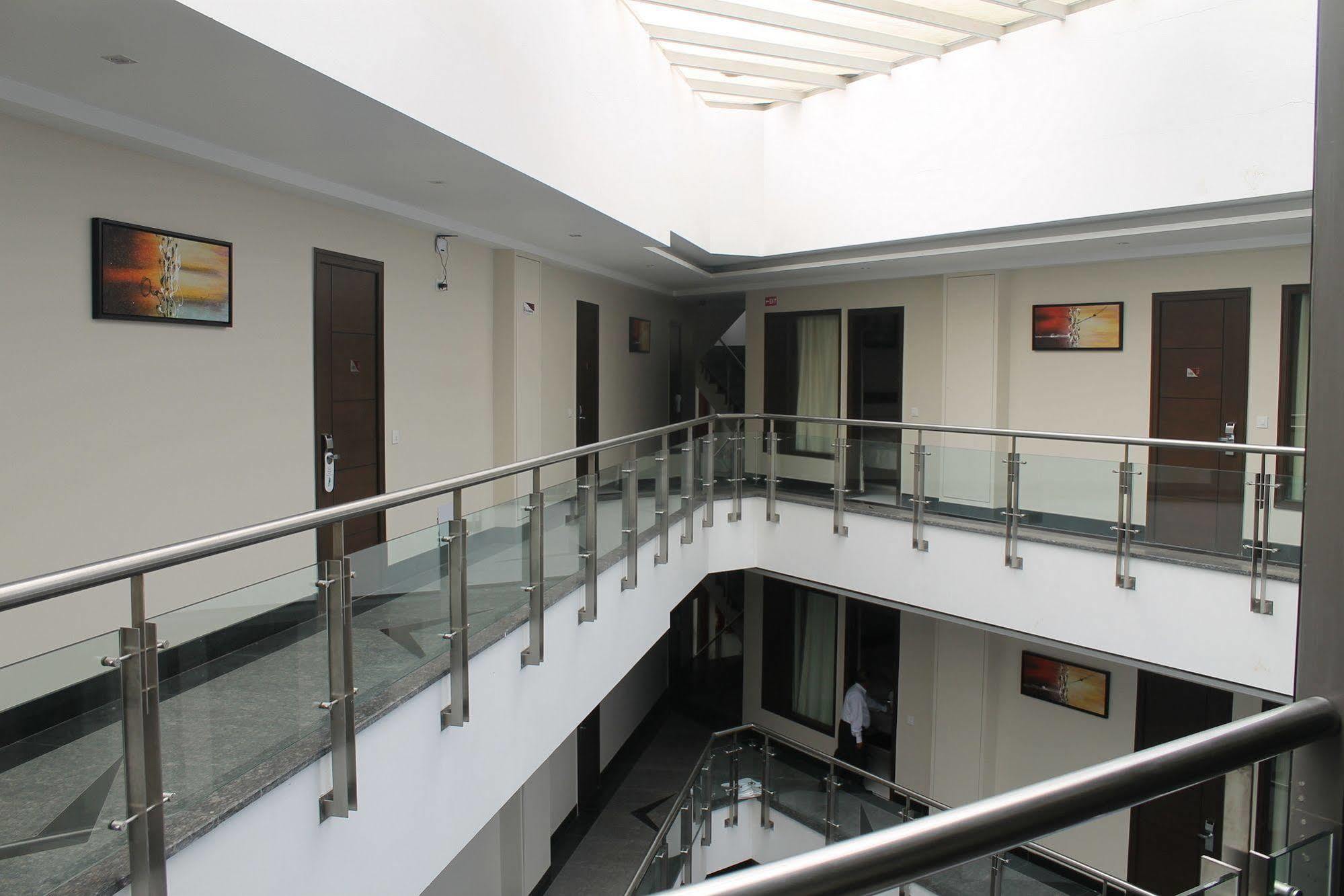 Hotel Gulnar New Delhi Exterior photo
